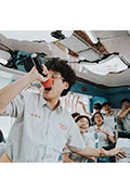 《班遊》封面