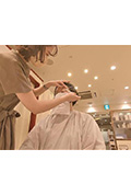 《ドキュメント72時間:ヘアメイク店 私は眉毛を整える》封面