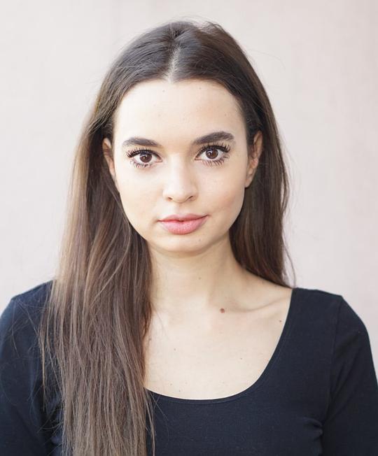 英格丽·比苏 Ingrid Bisu照片