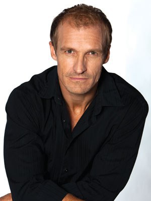 西蒙·诺斯伍德 Simon Northwood照片