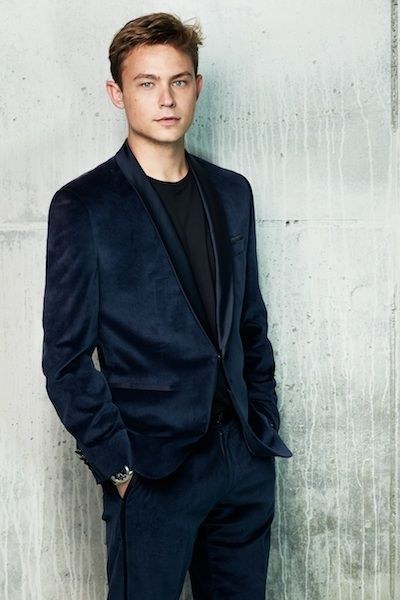 丹尼斯·莫因 Dennis Mojen照片
