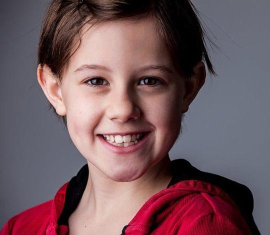 鲁比·巴恩希尔 Ruby Barnhill照片