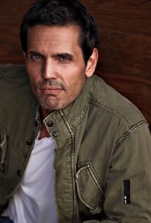 詹姆斯·科斯塔斯 James Costas照片