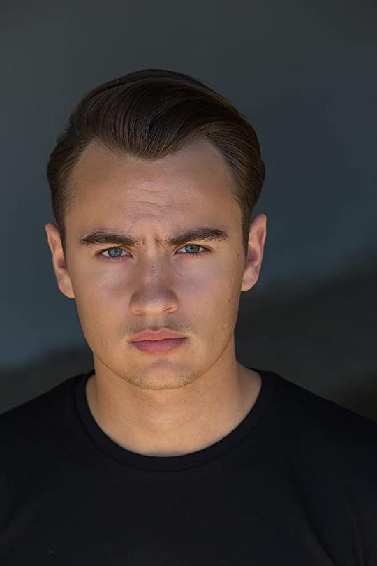 布兰登·托马斯·李 Brandon Thomas Lee照片