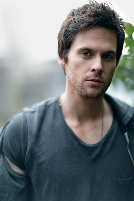 汤姆·莱利 Tom Riley照片