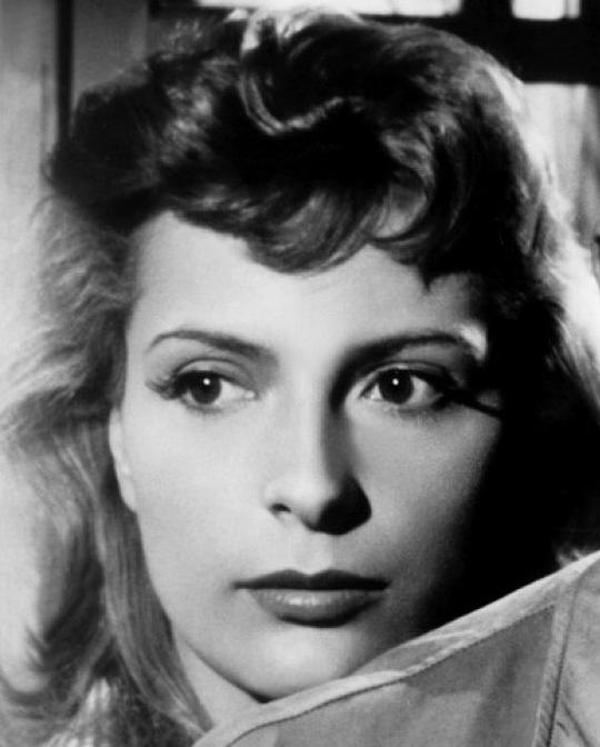 Andrée Debar照片