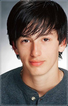 Ryan James照片
