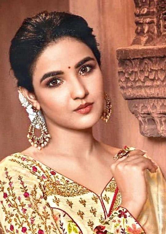 贾思敏·巴辛 Jasmin Bhasin照片