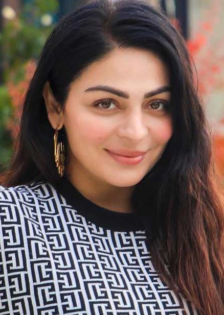 尼鲁·巴杰瓦 Neeru Bajwa照片