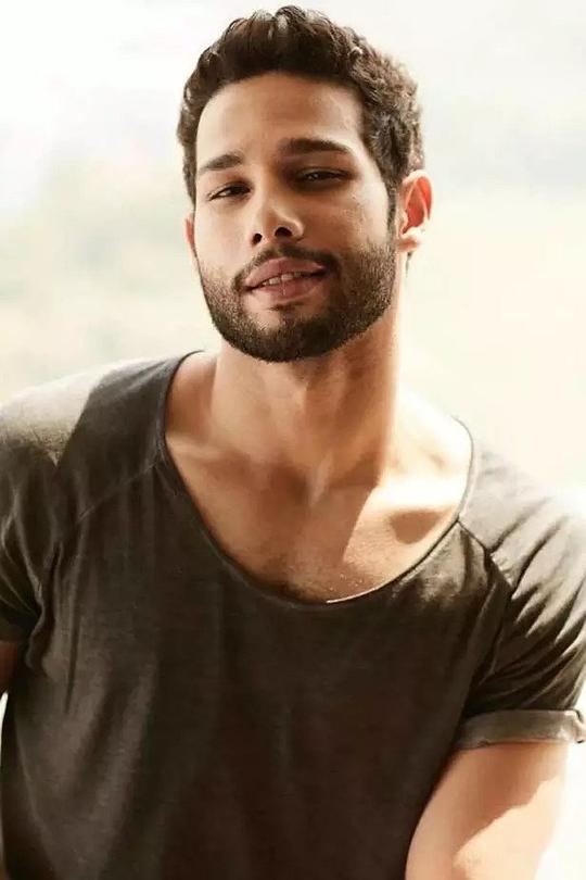 希坦特·查杜尔韦迪 Siddhant Chaturvedi照片