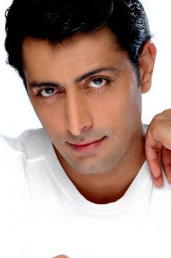 普里耶修·查特奇 Priyanshu Chatterjee照片