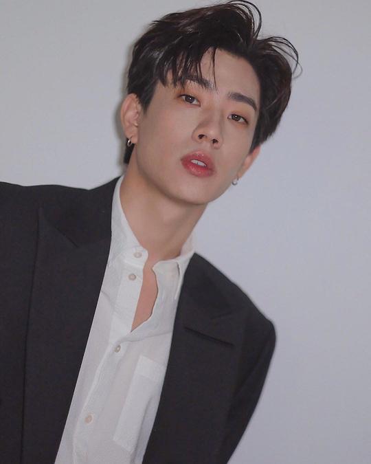 钟朋·阿卢迪吉朋 Jumpol Adulkittiporn照片