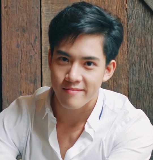 查澈威·德查拉朋 Chatchawit Techarukpong照片