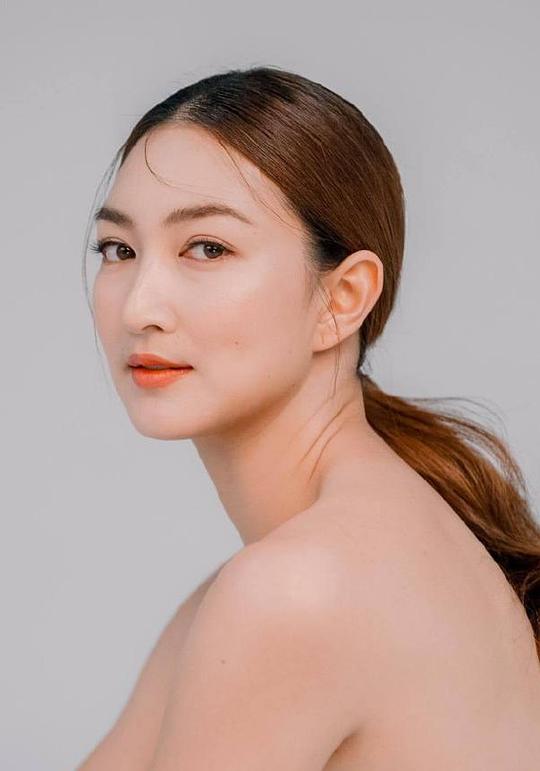 卡曼妮·耶美肯 Khemanit Jamikorn照片