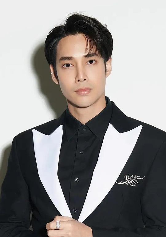 登坤·恩加内特 Denkhun Ngamnet照片