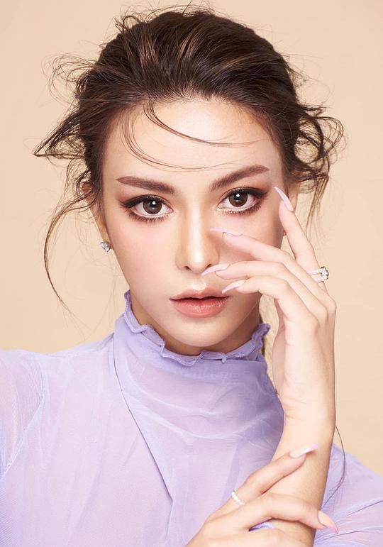 詹妮弗·利奥拉·罗伯特斯 Jennifer Liora Roberts照片