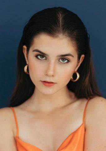 波琳娜·杰尼索娃 Polina Denisova照片