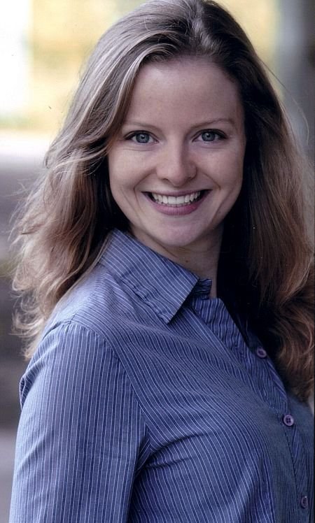Anna Cummer照片