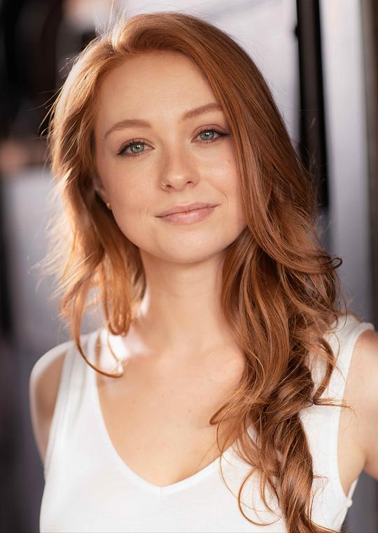Maia Fields照片
