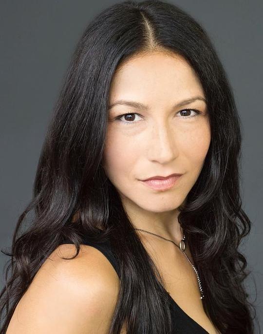 塔玛拉·波戴米斯基 Tamara Podemski照片