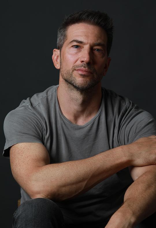 卢克·罗伯茨 Luke Roberts照片