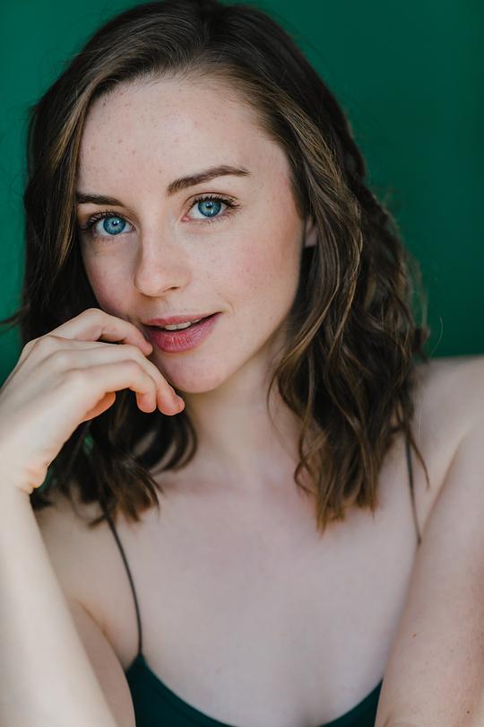 凯西·罗尔 Kacey Rohl照片