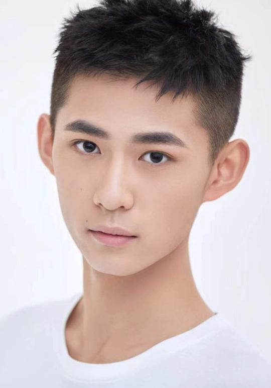 叶禾 He Ye照片