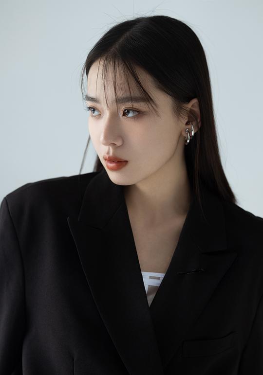 王晓赟子 Xiaoyunzi Wang照片