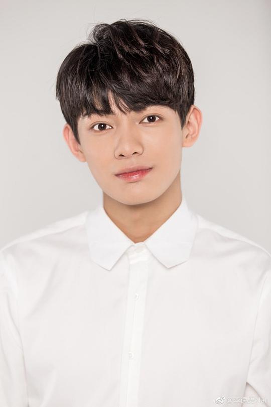 李逸男 Yinan Li照片