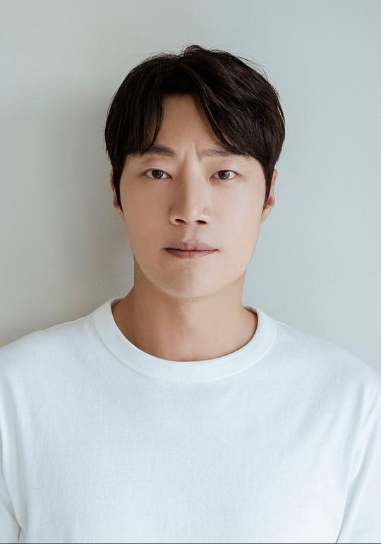 李熙俊 Hee-jun Lee照片