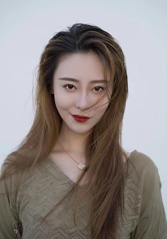 齐若壹 Ruoyi Qi照片