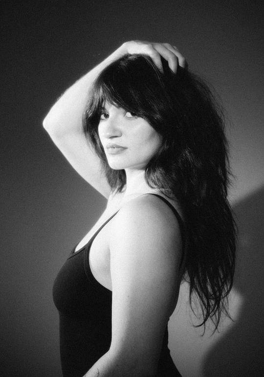 索菲娅·卡纳布齐 Sophia Carnabuci照片
