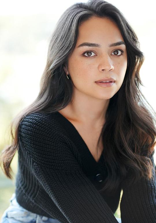 凯特琳·桑塔·胡安娜 Kaitlyn Santa Juana照片