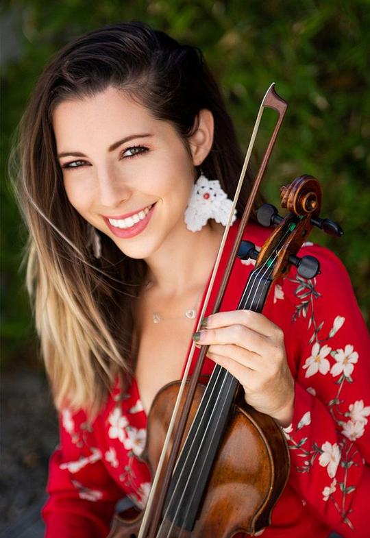 莉娅·泽格 Leah Zeger照片