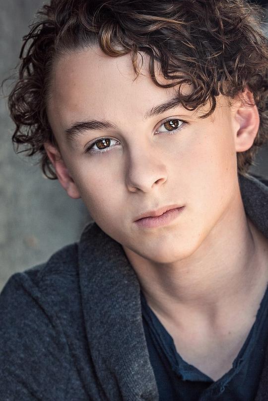 怀亚特·奥莱夫 Wyatt Oleff照片