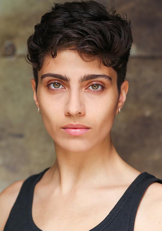 克塞利亚·门德斯-琼斯 Xelia Mendes-Jones照片