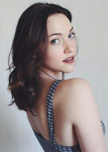 维奥莱特·比恩 Violett Beane照片