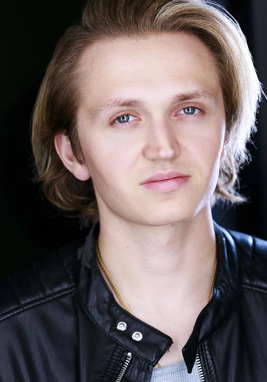 亚历山大·卡斯托尤 Alexander Carstoiu照片