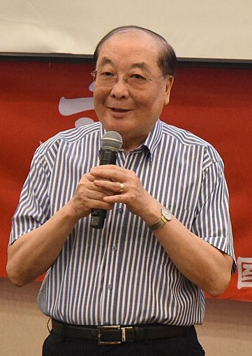 洪孟启照片