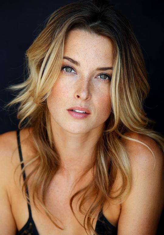 艾米丽·芭尔多尼 Emily Baldoni照片