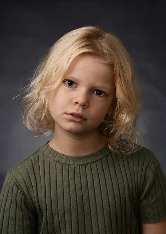 艾娃·诺克斯·马丁 Ava Knox Martin照片