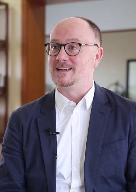 何必 Brent Haas照片