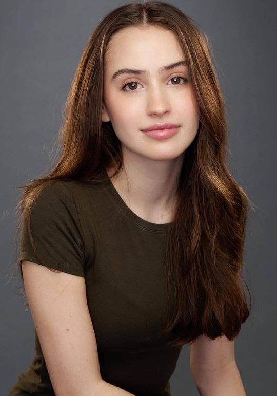 朱莉娅·德莫拉·布莱恩 Julia DeMoura Braine照片
