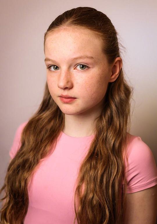 莫莉·麦卡恩 Molly McCann照片