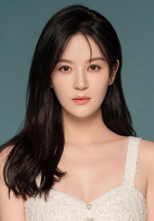 曾一萱 Yixuan Zeng照片