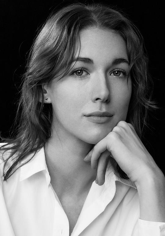 艾玛·奥康纳 Emma O'Connor照片
