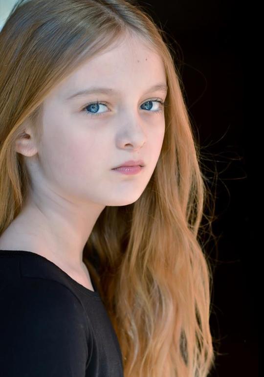 Amelie McLain照片