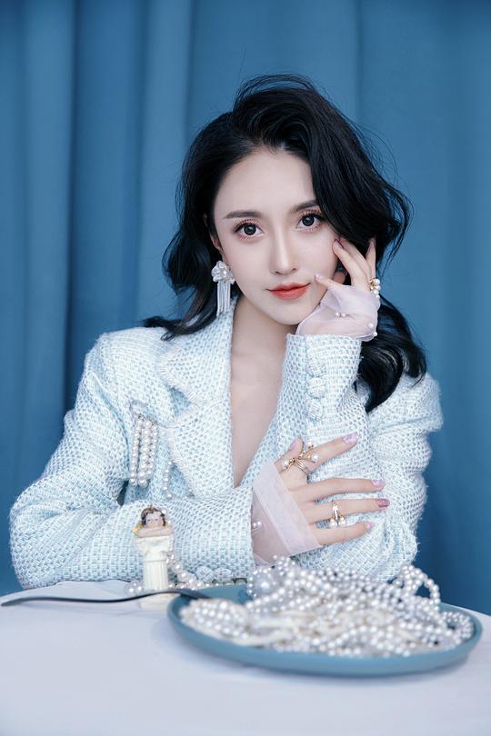 周洛伊 Luoyi Zhou照片