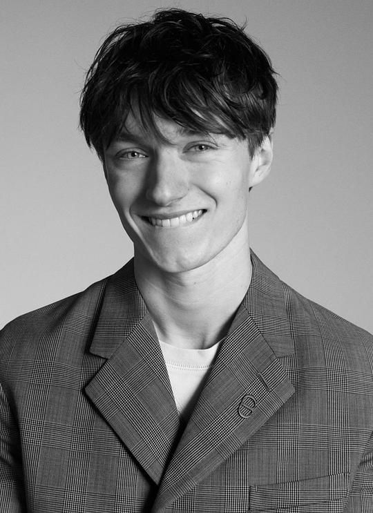哈里森·奥斯特菲尔德 Harrison Osterfield照片