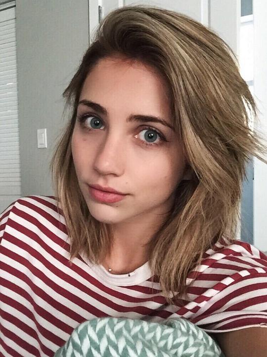 埃米莉·拉德 Emily Rudd照片